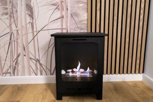 Vrijstaande bio-ethanolhaard met glas Kozen mini zwart mat biokominek_koza_mini_czarny_mat_z_szyba_aranzacja_06