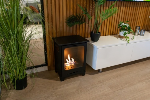 Vrijstaande bio-ethanolhaard met glas Kozen mini zwart mat biokominek_koza_mini_czarny_mat_z_szyba_aranzacja_09