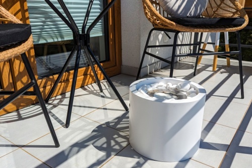 Vrijstaande bio-ethanolhaard Moon mini – witte mat biokominek_wolnostojacy_moon_mini_bialy_aranzacja_01