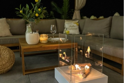 Vrijstaande bio-ethanolhaard Sunset garden – witte biokominek_wolnostojacy_sunset_garden_bialy_z_szybami_aranzacja_04