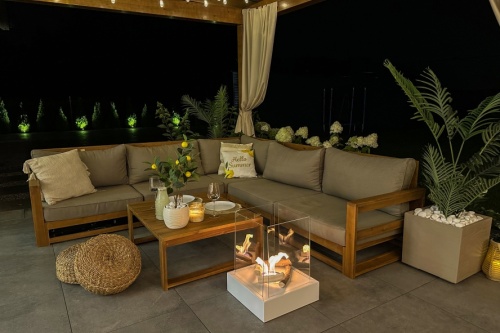 Vrijstaande bio-ethanolhaard Sunset garden – witte biokominek_wolnostojacy_sunset_garden_bialy_z_szybami_aranzacja_06