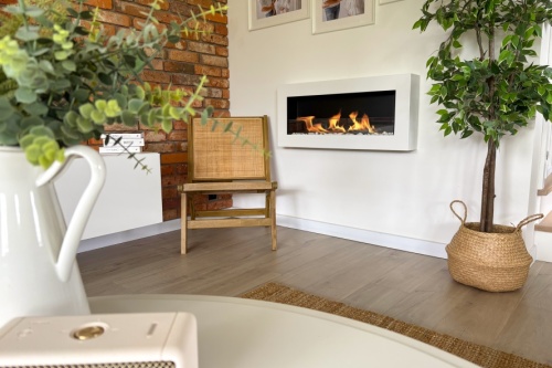 Hangende bio-ethanolhaard met glas 900x400 BOX – witte gestructureerd mat biokominekbox_wiszacy_z_szyba_900x400_bialy_aranzacja_01