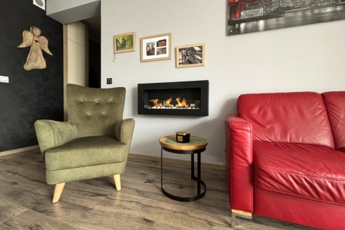 Hangende bio-ethanolhaard met glas 900x400 BOX – zwart gestructureerd mat biokominekbox_wiszacy_z_szyba_900x400_czarny_aranzacja_01