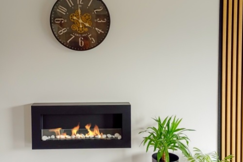 Hangende bio-ethanolhaard met glas 900x400 BOX – zwart gestructureerd mat biokominekbox_wiszacy_z_szyba_900x400_czarny_aranzacja_03