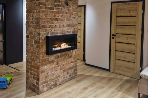 Hangende bio-ethanolhaard met glas 900x400 BOX – zwart gestructureerd mat biokominekbox_wiszacy_z_szyba_900x400_czarny_aranzacja_04